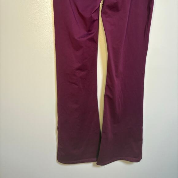 Zella Burgundy Flare Leggings Zip Pocket Small Athletic Athleisure Activewear - Picture 6 of 7